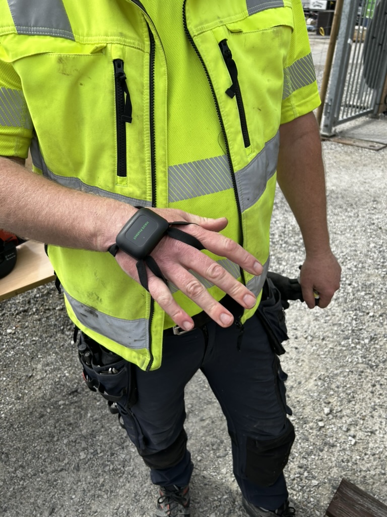 Worker wearing HAVS Protect vibration sensor